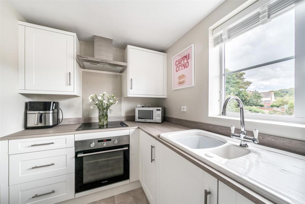 47 Penny Hapenny Court, Atherstone