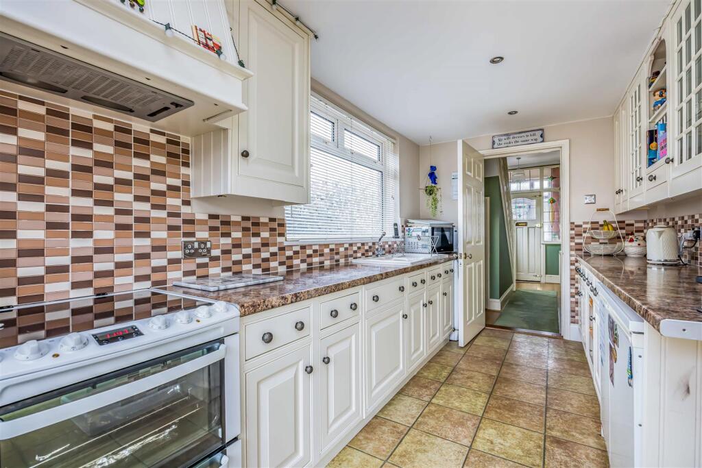 2A Wesley Grove, Copnor-Small-PorticoMarketing-Sol
