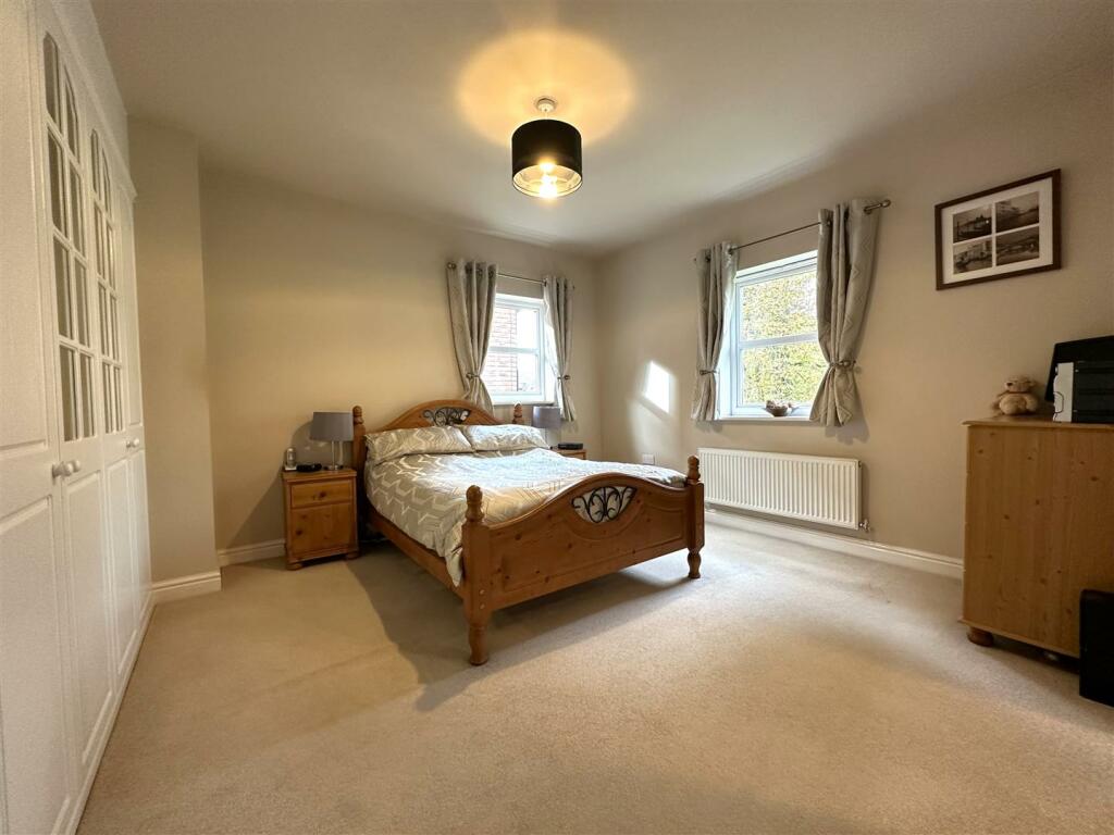 Master Bedroom 733