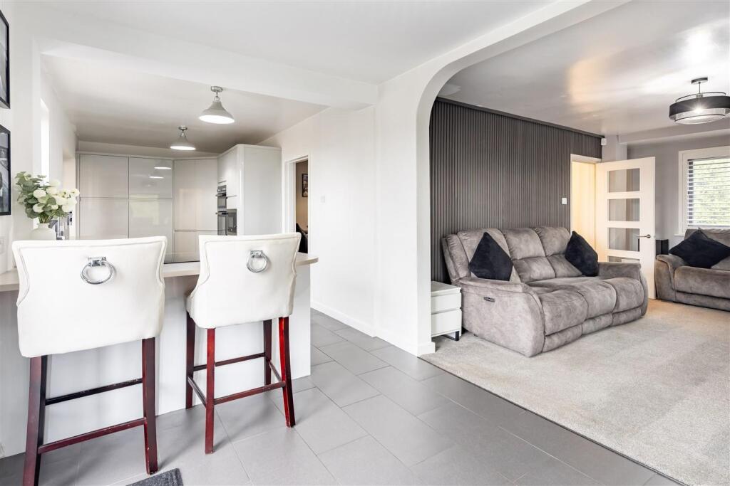 4, Forest Close (8).jpg