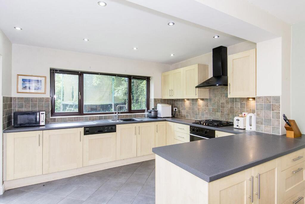 (Kitchen Area Photo)