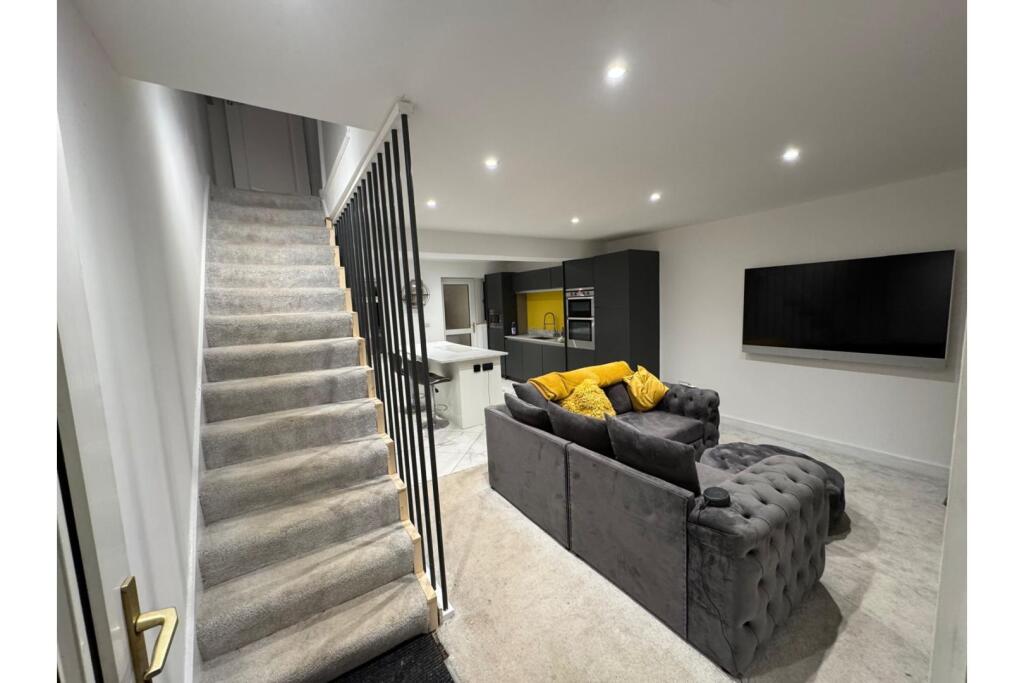 Lounge / Kitchen
