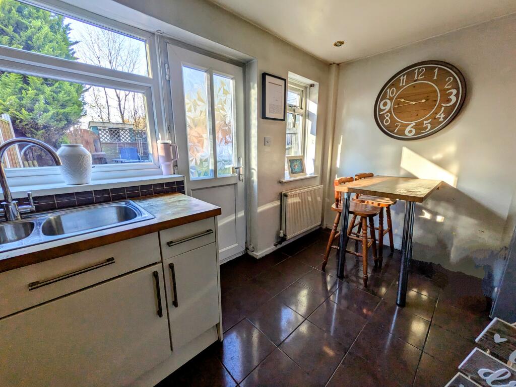Kitchen &amp; Dining