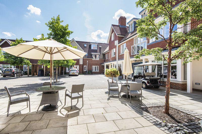 Cotton's café outdoor seating