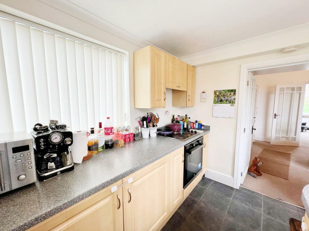 Kitchen pic 4.jpg