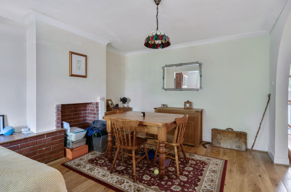 1320747-18-686e47...