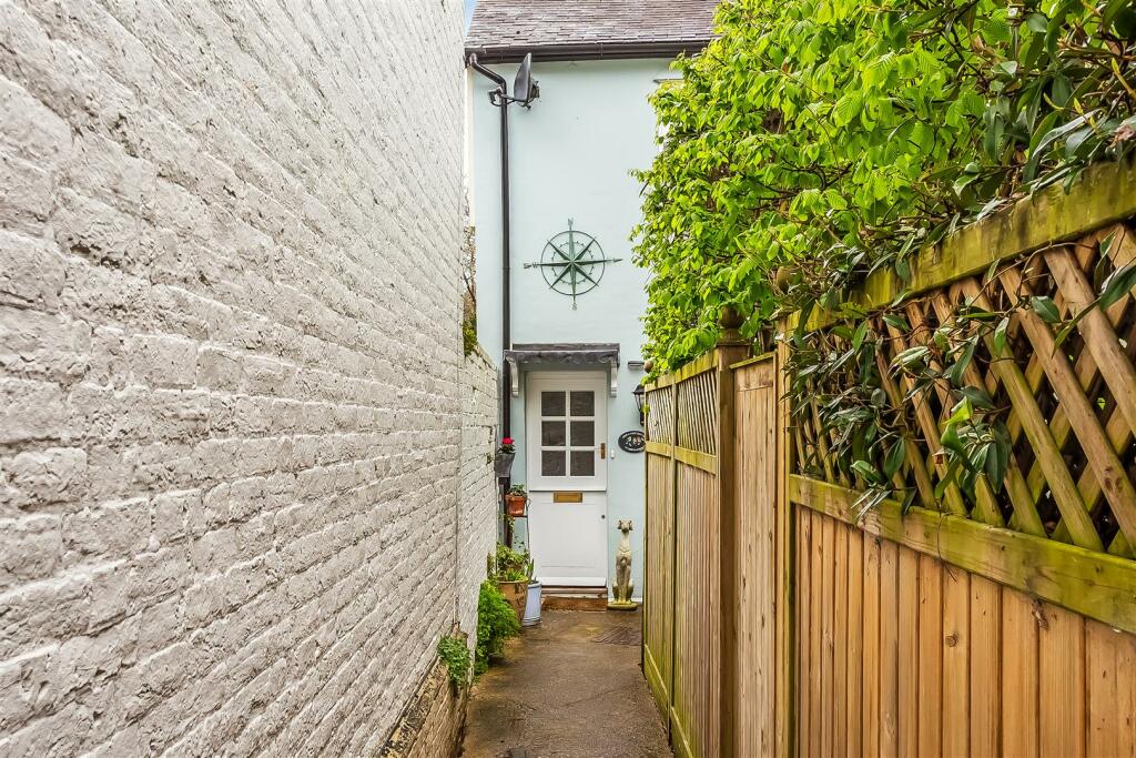 Alley approach.jpg