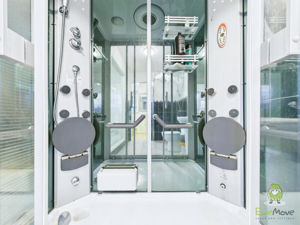 CAM01543G0-PR0169-STILL056