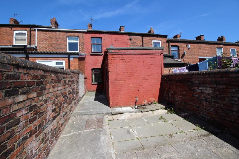 Rear yard (k)
