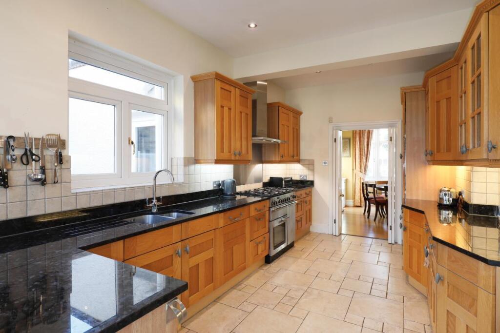 Dora Rd 131 - Kitch Din.jpg
