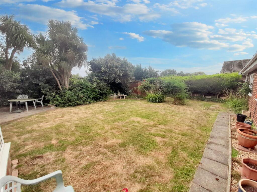 Rear garden 7 new.jpg