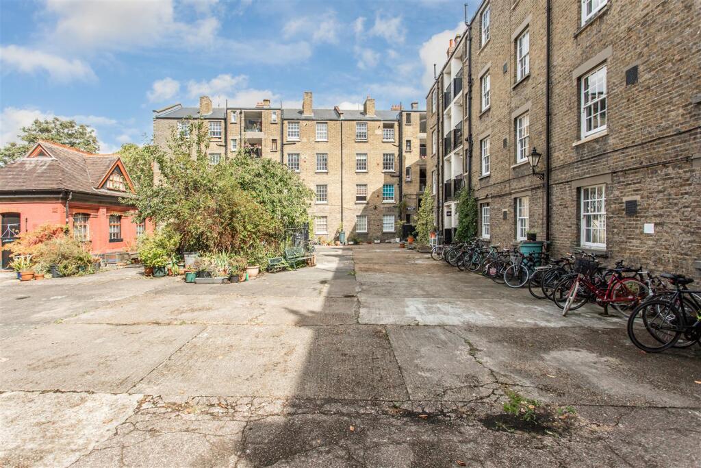 Communal Courtyard Garden