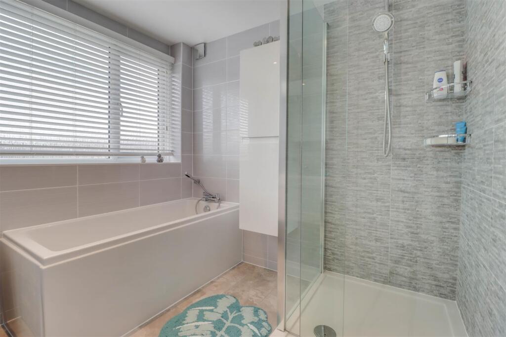 20 OZONIA AVENUE INSIDE-4.jpg