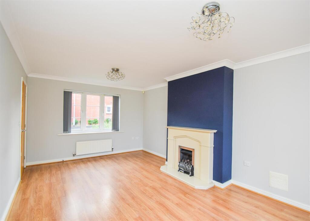 51 Deaconsfield - Lounge.jpg
