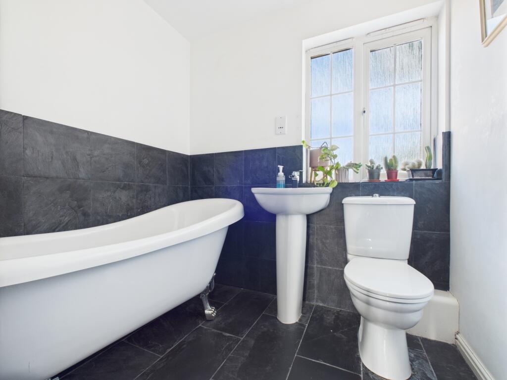 CAM03729G0-PR0091-STILL013