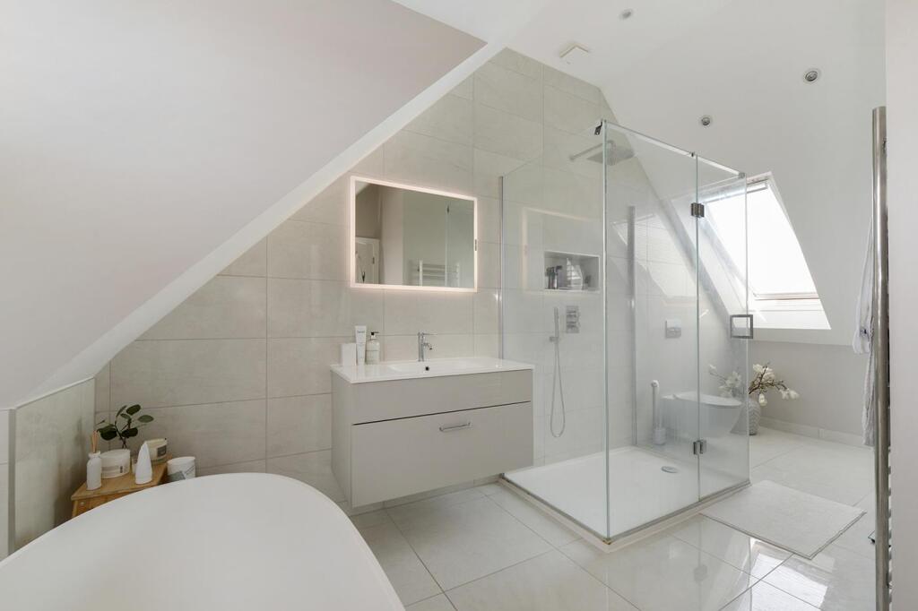Main Ensuite
