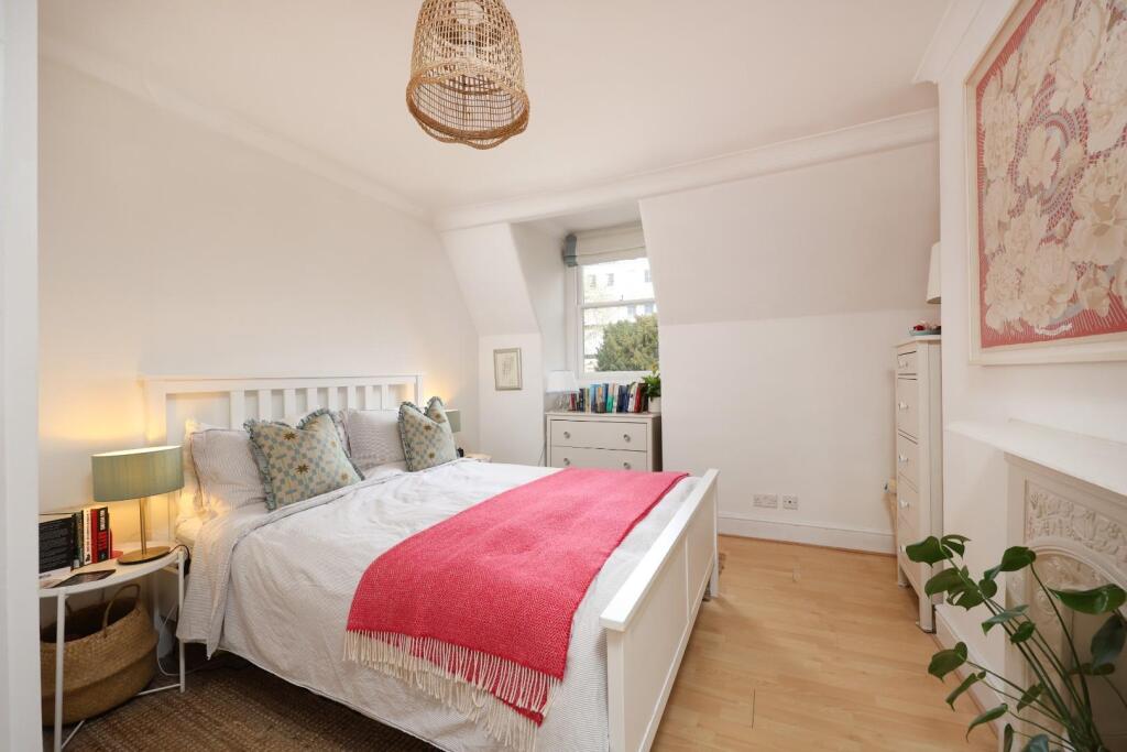 2FF 13 York Gardens 7.JPG