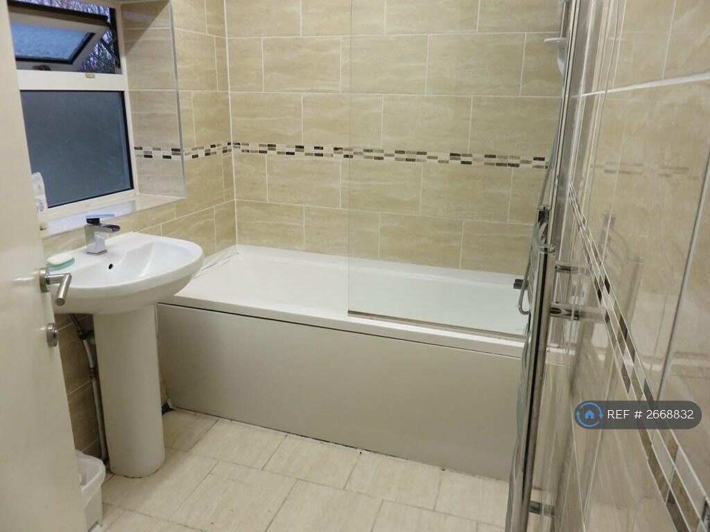 Bathroom1/3