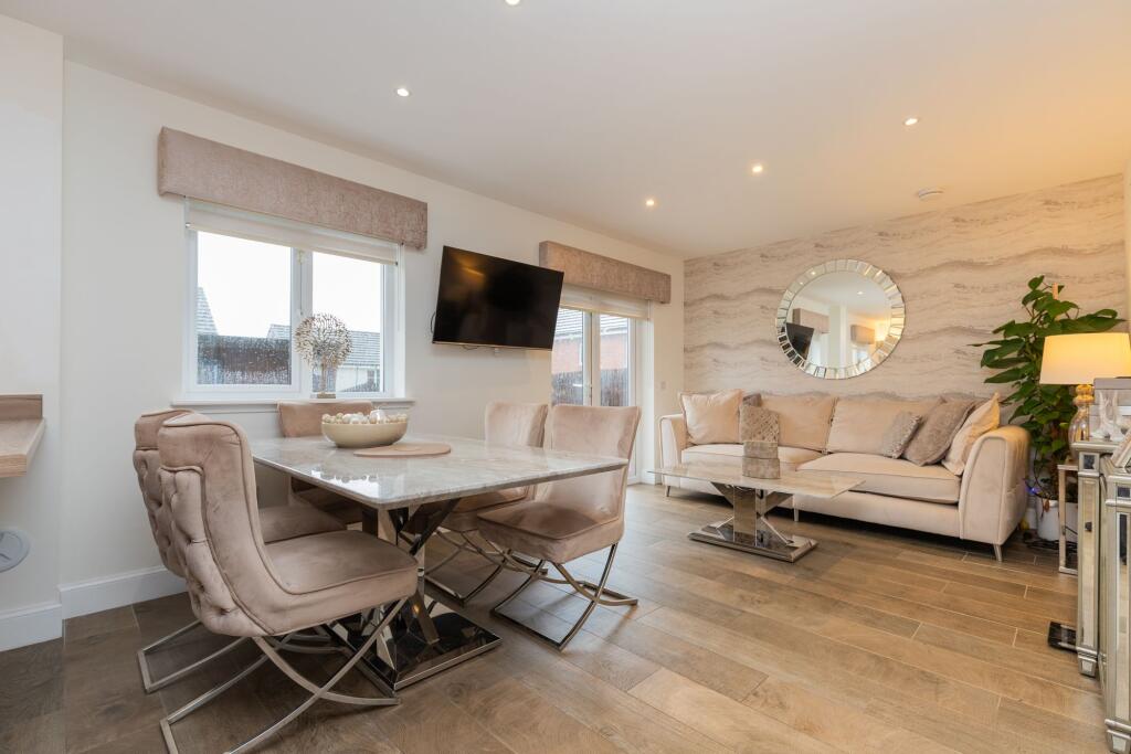 Dining to family area