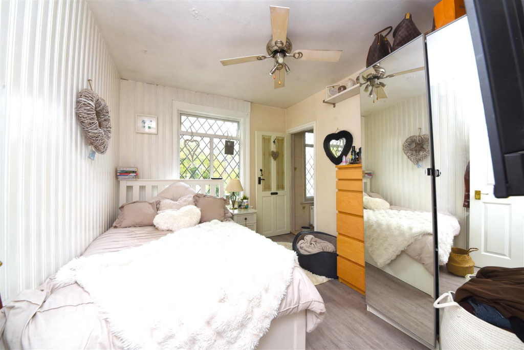 56_Brackenbury_Road_Pic_10.png