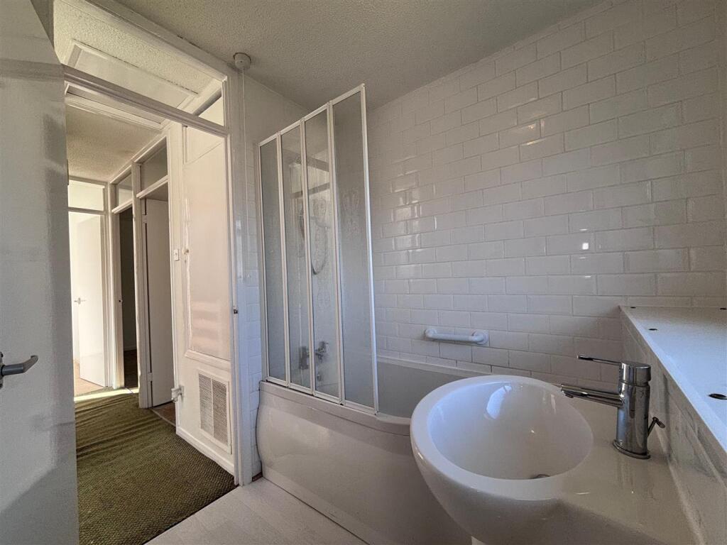 bathroom1.jpg