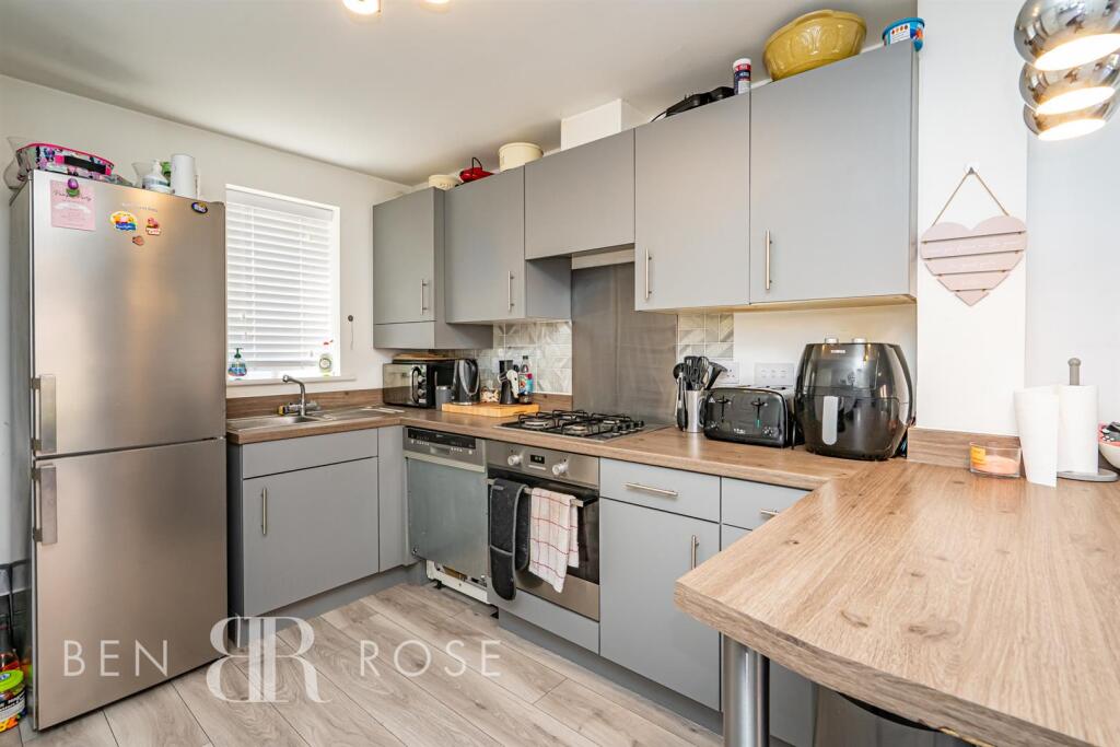 Kitchen / Lounge