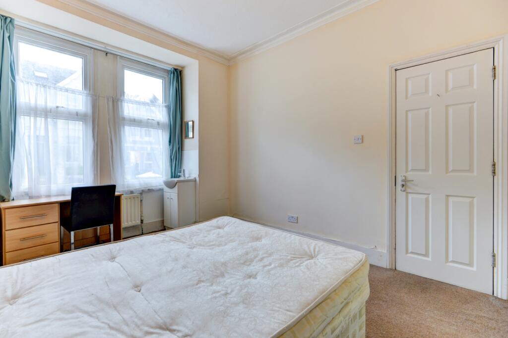 84 Brading Road Bedroom 1