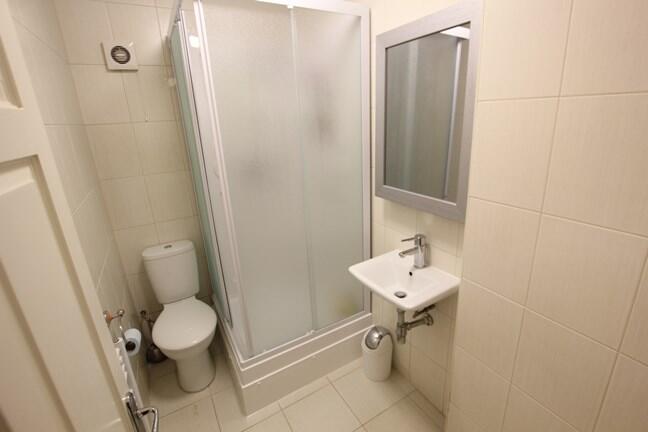 10 Bishops Court Bat