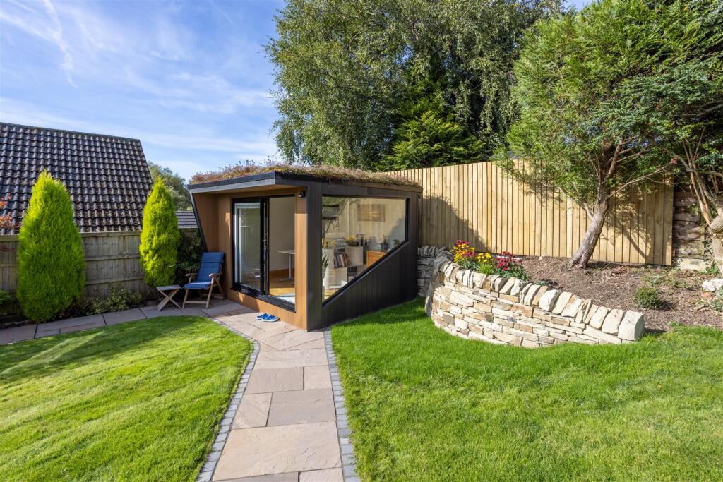 HOME OFFICE/GARDEN ROOM