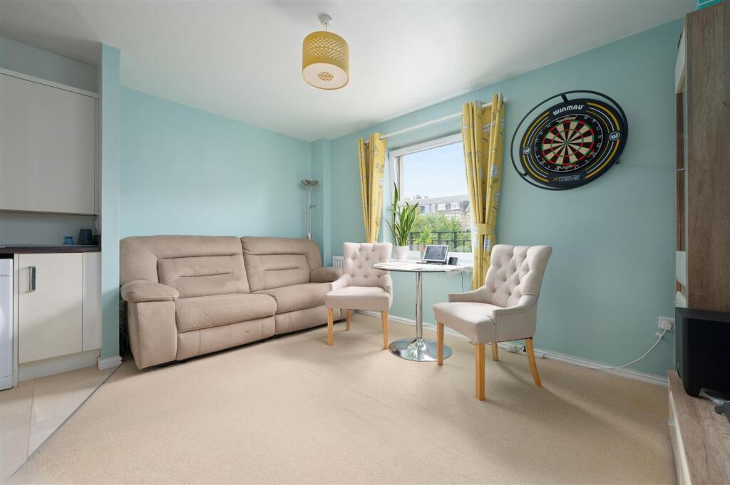 129LadyCambpellsCourt006.JPG