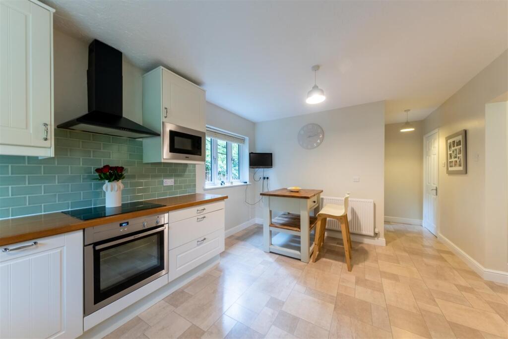 17 Woodham Close-004.jpg