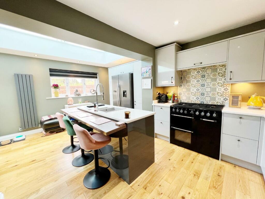 Kitchen Diner pic 1.jpg