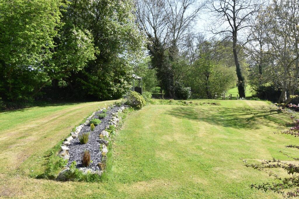 GARDEN.JPG