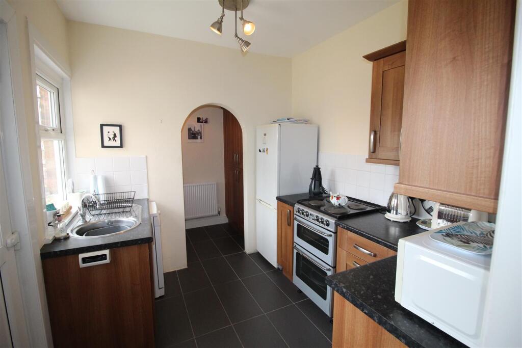 St Thomas Road, 14 Kitchen.JPG