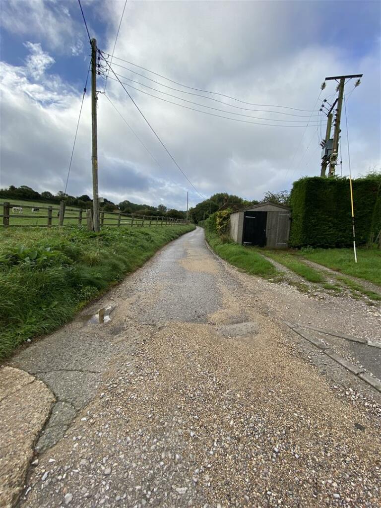 2 Wisdom Lane Entrance lane.jpg