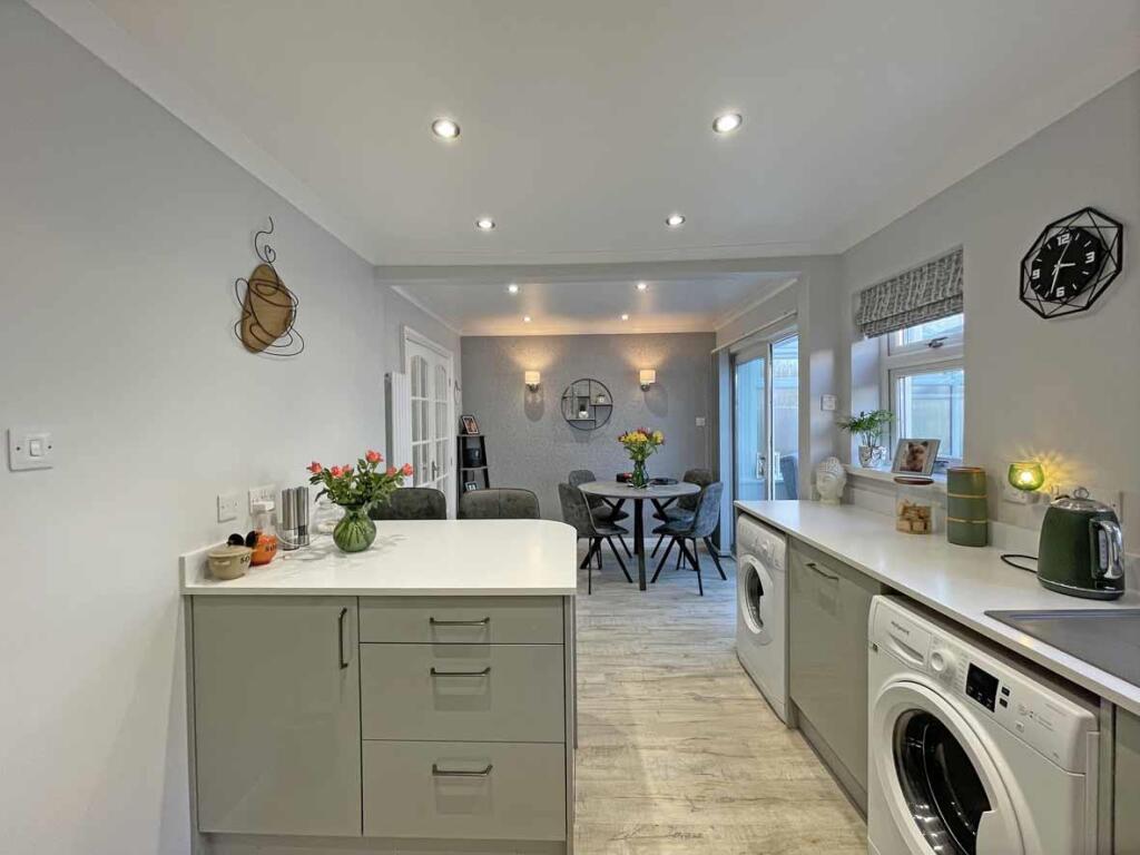 Rydal Close 5 - Kitchen Dining Room 3.jpg