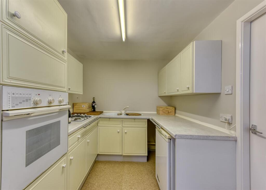20 Suckling Green Lane-spice kitchen.jpg