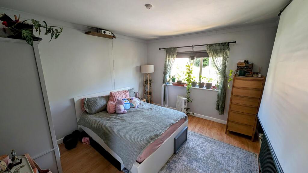 24 Church Rd bed 4.jpg