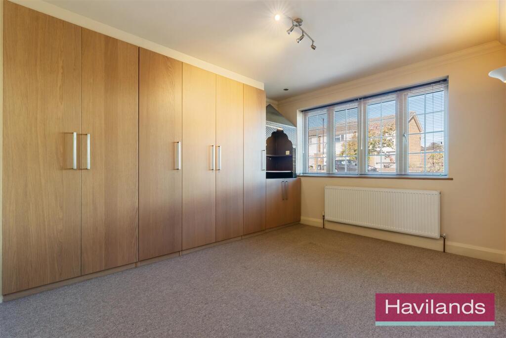 Oakwood Crescent-3.jpg