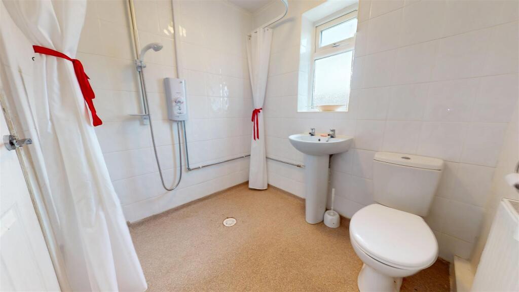 Holly Bank Grove Bathroom