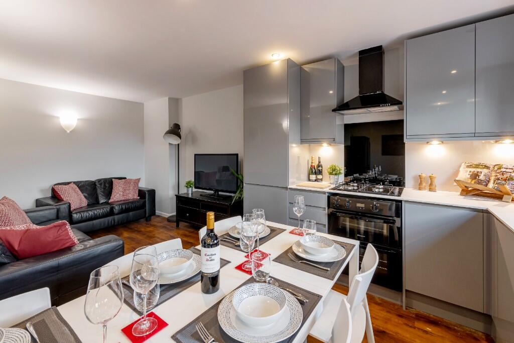 Kitchen / Lounge