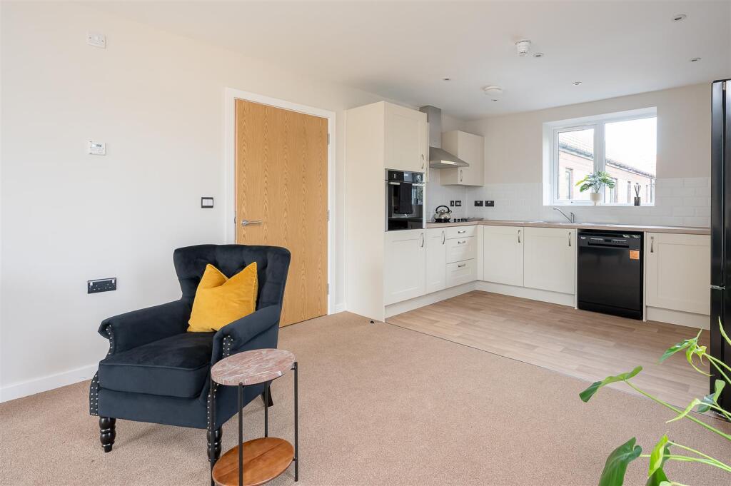 LIVING / DINING