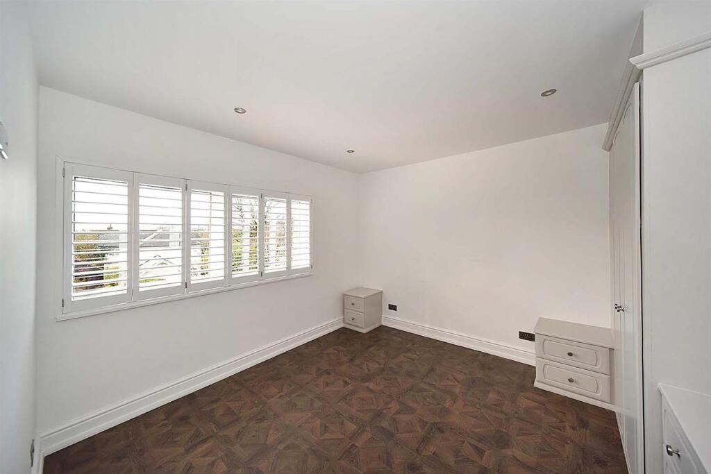 8 Bow Green new bed3.jpg