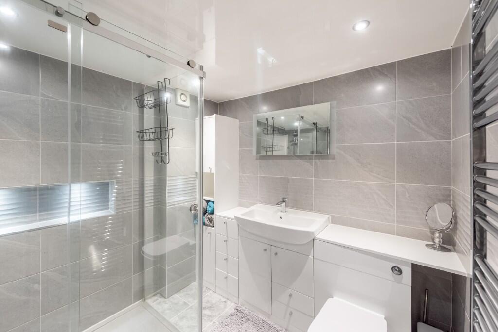 Lower Ground Shower