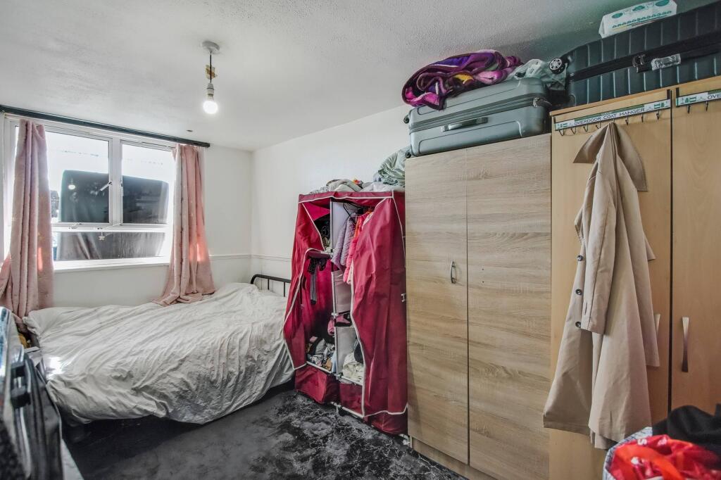 Flat 74 Gainsborough House, Ayley Croft, Enfield, Middlesex, EN1 1XZ