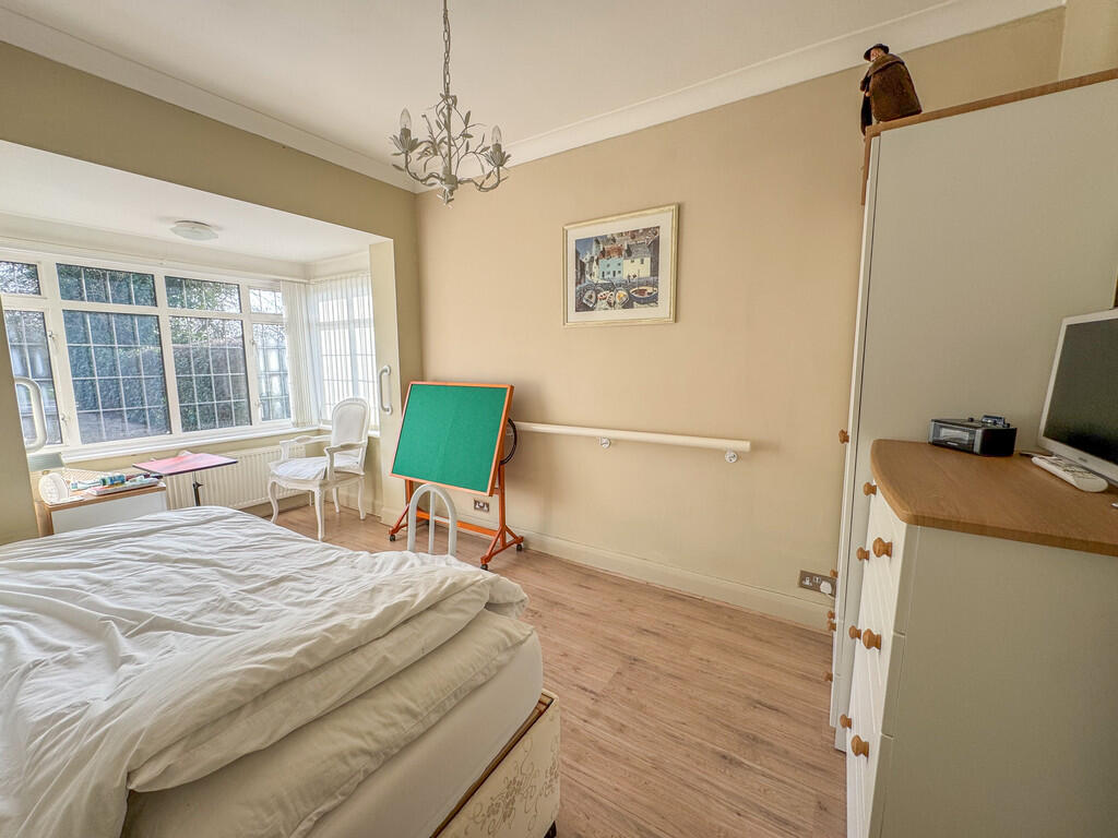 bedroom 4/sitting...