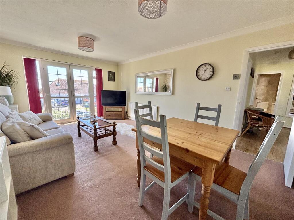 Lounge / Dining Room