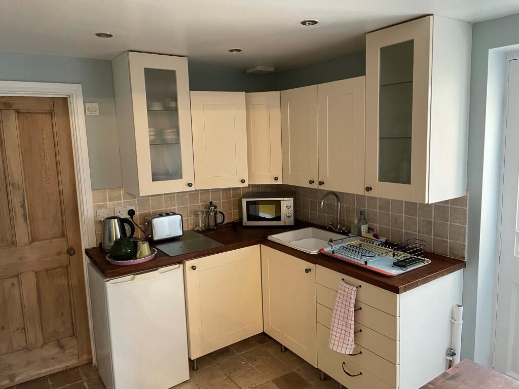 ANNEXE KITCHEN