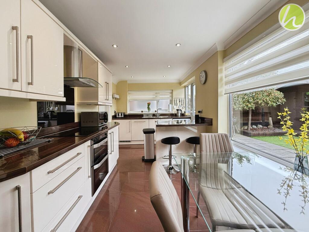 Kitchen/ Dining Room