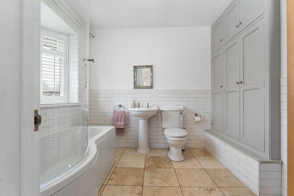 En-Suite Bathroom